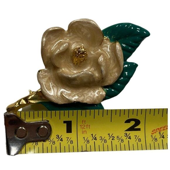 Vintage Magnolia Blossom Enameled Flower Brooch with Gold Tone Made in the USA - Picture 4 of 4